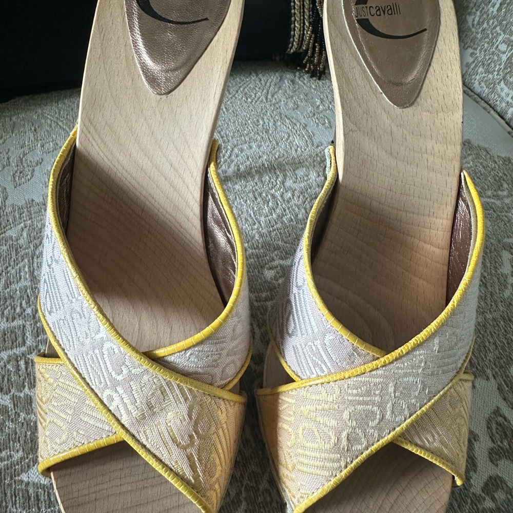 Just Cavalli size 8 yellow and gold Sandals